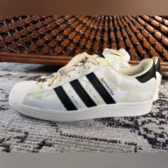 Adidas Camouflage Superstar Shoes - Men’s 7 / Women’s 8 - Picture 4 of 11